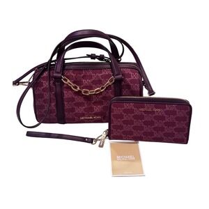 Michael Kors Zooey Mulberry Barrel  Bag Matching Wallet 9.5x5.5x4"
Never used